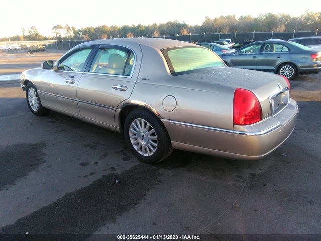 Lincoln Town Car 2003 1LNHM82W23Y684610 Image 4