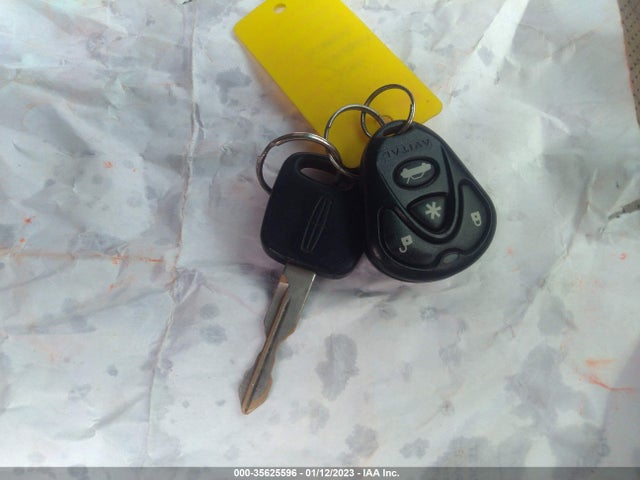 Lincoln Navigator 2001 5LMFU28R51LJ26070 Image 3