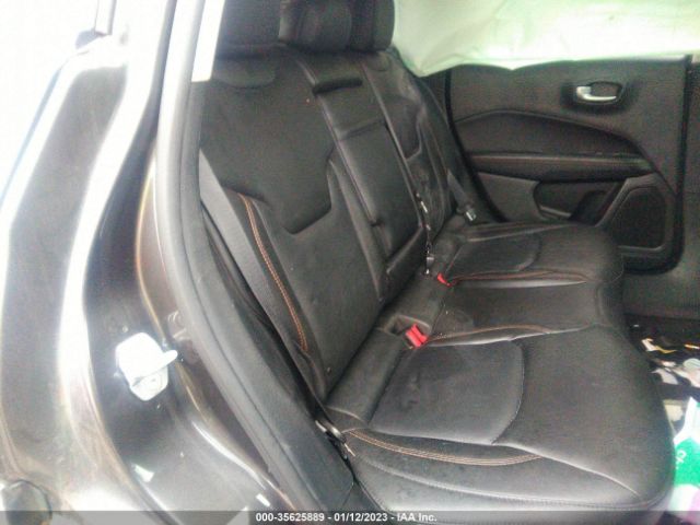 3C4NJDCBXJT329915 Jeep Compass Limited