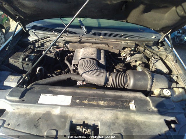 2000 FORD EXPEDITION XLT VIN: 1FMRU1569YLC01075