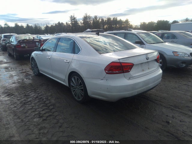 1VWBT7A33FC026758 Volkswagen Passat 1.8t Sport