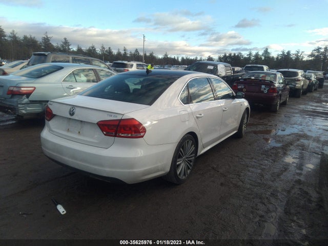 1VWBT7A33FC026758 Volkswagen Passat 1.8t Sport