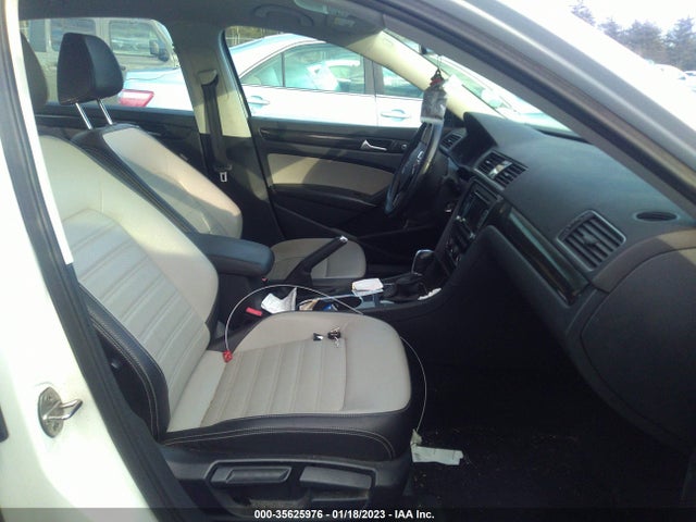 1VWBT7A33FC026758 Volkswagen Passat 1.8t Sport