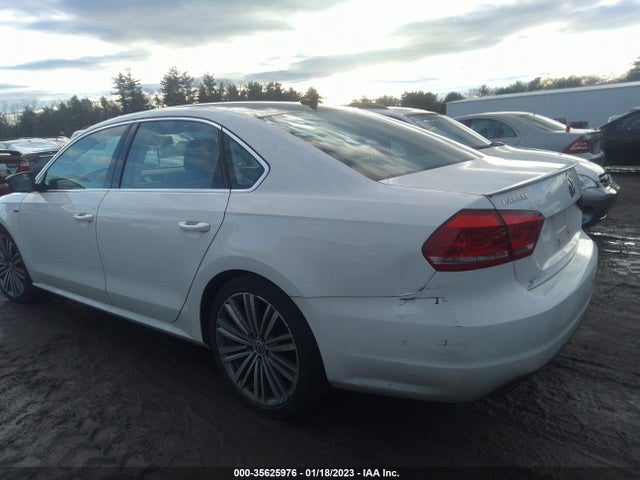 1VWBT7A33FC026758 Volkswagen Passat 1.8t Sport
