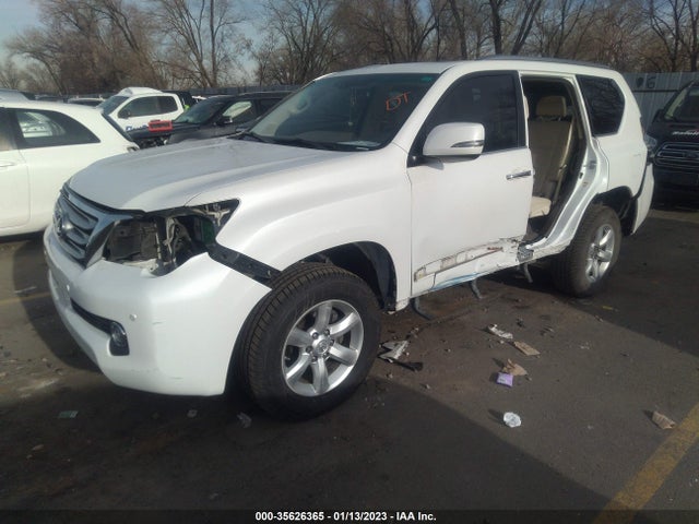 Lexus GX 460 2013 JTJBM7FX9D5061735 Image 2
