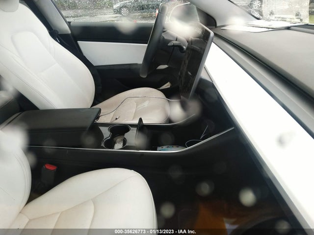 2018 Tesla 3, VIN: 5YJ3E1EB0JF135531