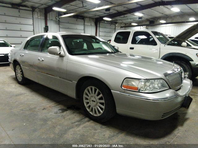 Lincoln Town Car Signature 2003 1LNHM82W83Y667259 головне зображення
