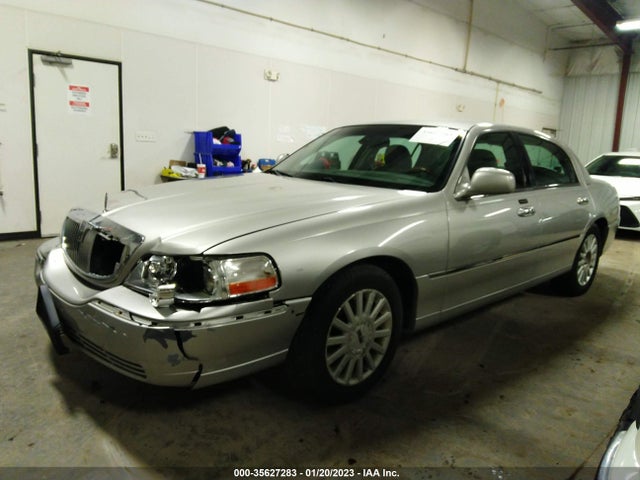 2003 LINCOLN TOWN CAR SIGNATURE VIN: 1LNHM82W83Y667259