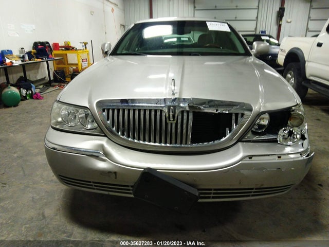 2003 LINCOLN TOWN CAR SIGNATURE VIN: 1LNHM82W83Y667259