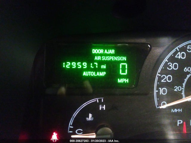 2003 LINCOLN TOWN CAR SIGNATURE VIN: 1LNHM82W83Y667259