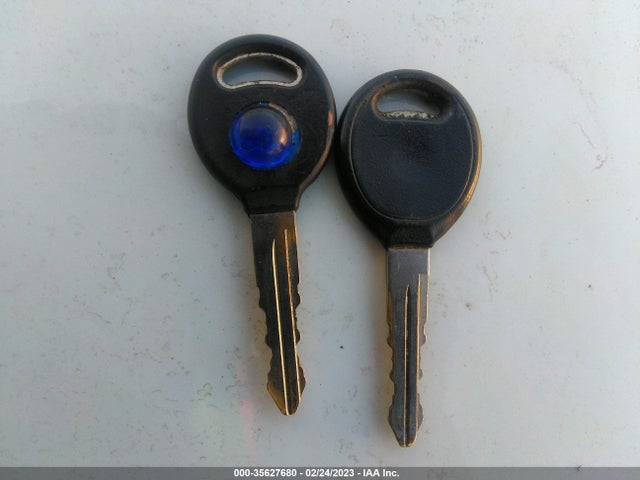 Dodge RAM 1500 2000 1B7HF13Z9YJ117891 Image 3