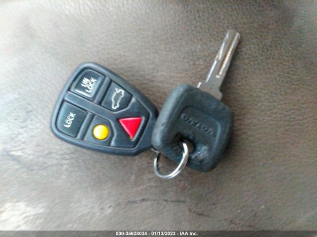 YV1SZ58D421065511 Volvo V70
