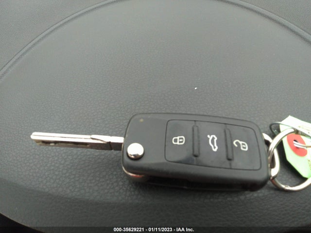 2015 VOLKSWAGEN TIGUAN S VIN: WVGAV7AX8FW611986
