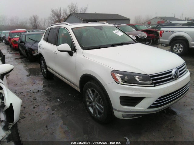 2015 Volkswagen Touareg, VIN: WVGEF9BP3FD002793