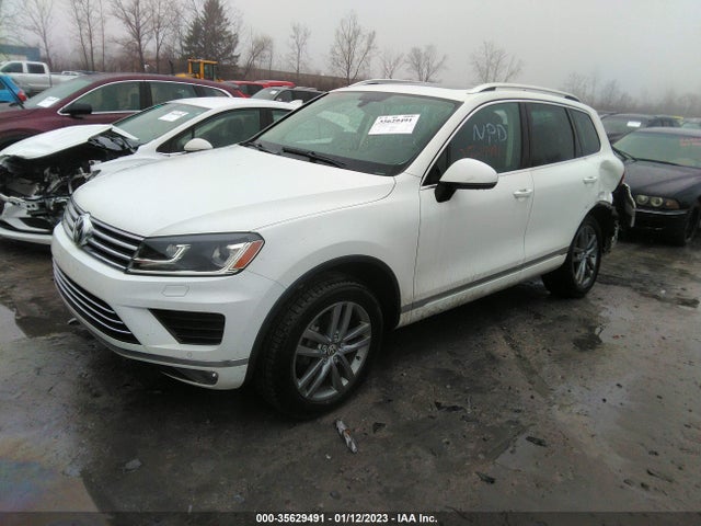 2015 Volkswagen Touareg, VIN: WVGEF9BP3FD002793