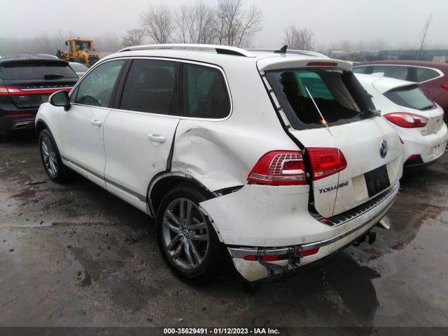 2015 Volkswagen Touareg, VIN: WVGEF9BP3FD002793