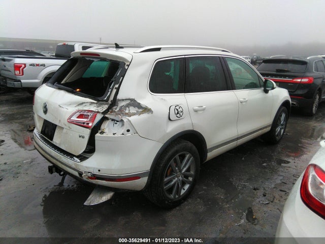 2015 Volkswagen Touareg, VIN: WVGEF9BP3FD002793