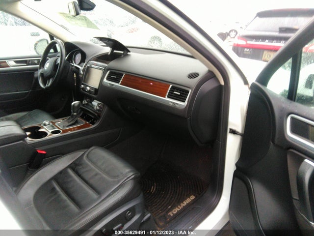 2015 Volkswagen Touareg, VIN: WVGEF9BP3FD002793