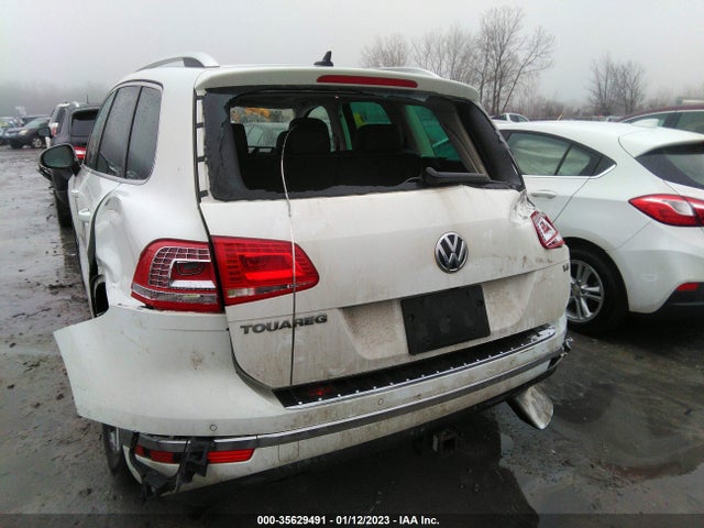 2015 Volkswagen Touareg, VIN: WVGEF9BP3FD002793