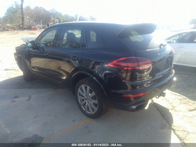 2017 Porsche Cayenne, VIN: WP1AA2A20HKA80671