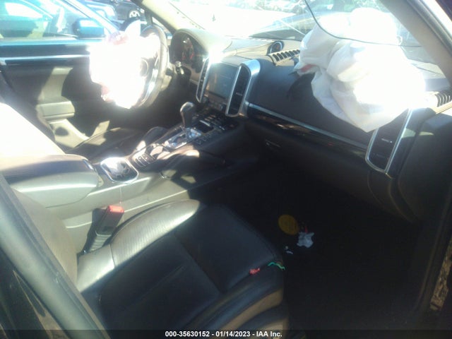 2017 Porsche Cayenne, VIN: WP1AA2A20HKA80671