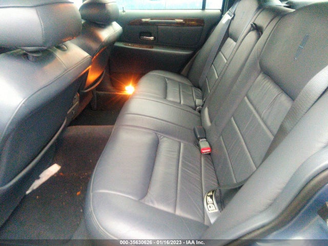 Lincoln Town Car 2000 1LNHM81W9YY851201 Image 9