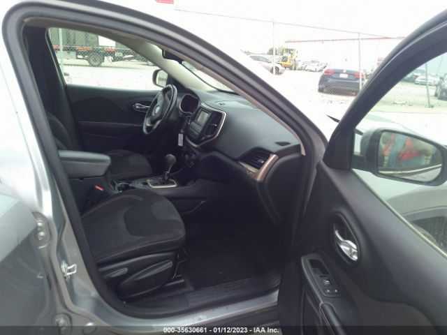 1C4PJLCB9FW627358 Jeep Cherokee Latitude