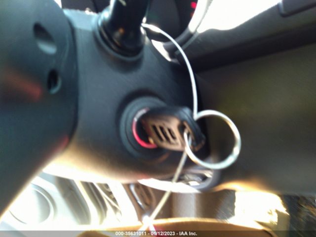 KNDJT2A57D7616373 KIA Soul Base