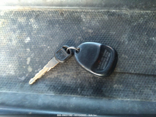 GMC YUKON SLE 2002 1GKEK13V32J276901 Image 3