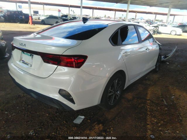 3KPF24AD8NE502184 KIA Forte Lxs