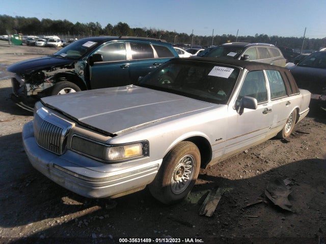 Lincoln Town Car 1997 1LNLM81W0VY669196 Image 2