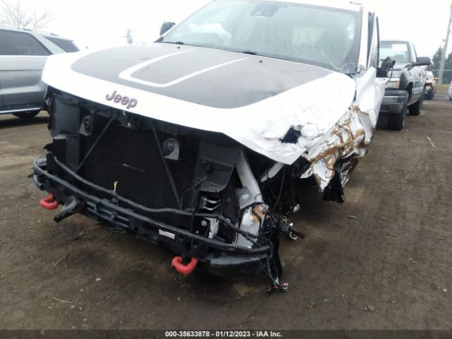 1C4RJFLG2KC670490 Jeep Grand Cherokee Trailhawk