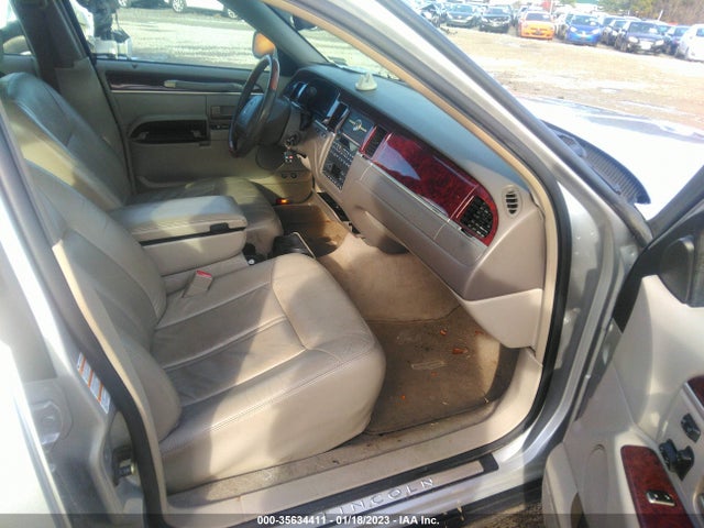 Lincoln Town Car Ultimate 2004 1LNHM83W94Y652298 Image 6