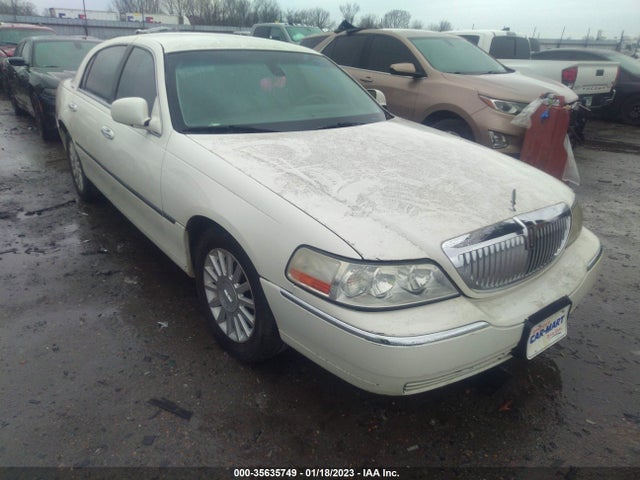 Lincoln Town Car Signature 2003 1LNHM82W93Y704318 главное изображение