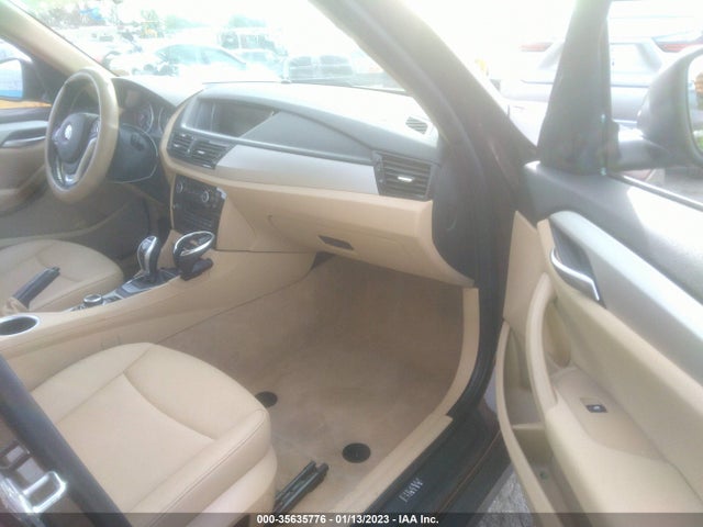 2015 BMW X1, VIN: WBAVM1C52FV497794