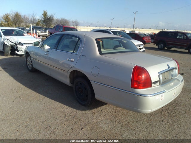 Lincoln Town Car 2007 1LNHM81V97Y619879 Image 4