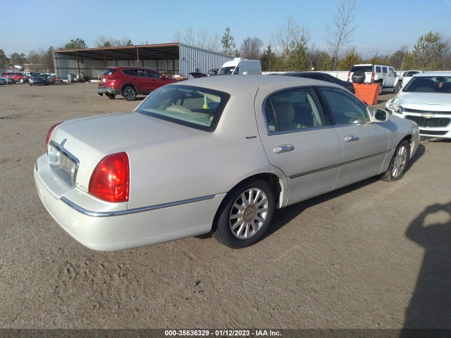 Lincoln Town Car 2007 1LNHM81V97Y619879 Image 5