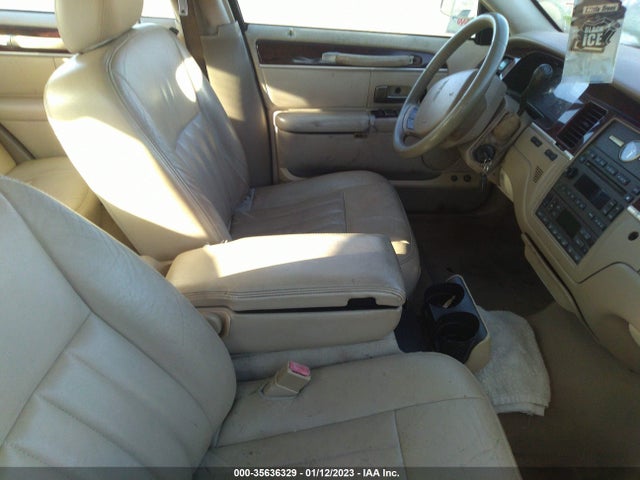 Lincoln Town Car 2007 1LNHM81V97Y619879 Image 6