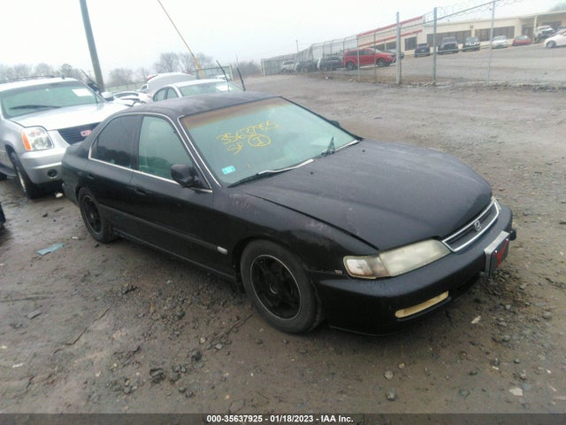 1996 HONDA ACCORD LX/EX VIN: 1HGCD5635TA198557
