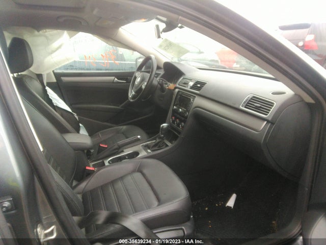 1VWBS7A31FC063150 Volkswagen Passat 1.8t Se W/sunroof & Nav