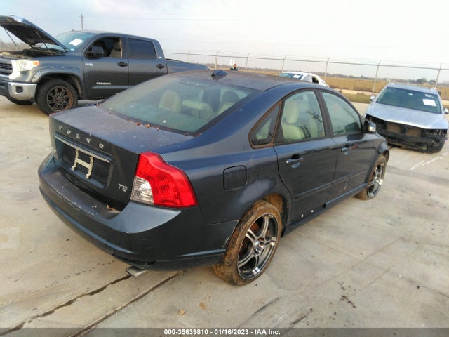 2011 VOLVO S40 VIN: YV1672MSXB2538882