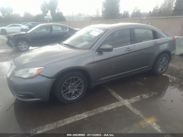Chrysler 200 2013 1C3CCBAB5DN686503 Image 2