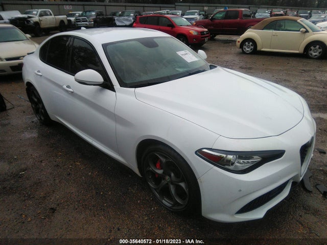 2017 Alfa Romeo Giulia, VIN: ZARFAEEN3H7551122