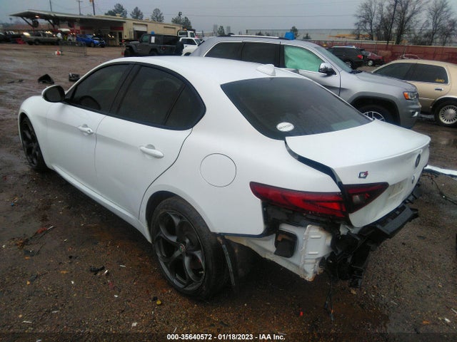 2017 Alfa Romeo Giulia, VIN: ZARFAEEN3H7551122