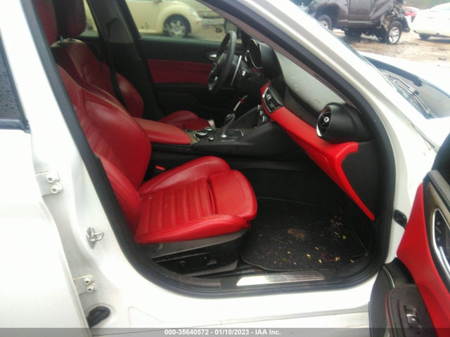 2017 Alfa Romeo Giulia, VIN: ZARFAEEN3H7551122