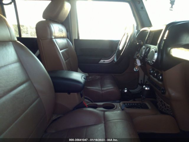 1J4HA5H15BL529904 Jeep Wrangler Unlimited Sahara
