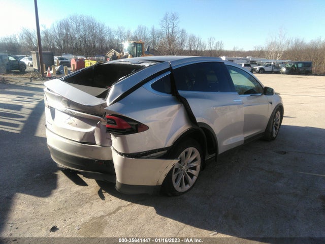 2017 Tesla Model X, VIN: 5YJXCDE27HF056831