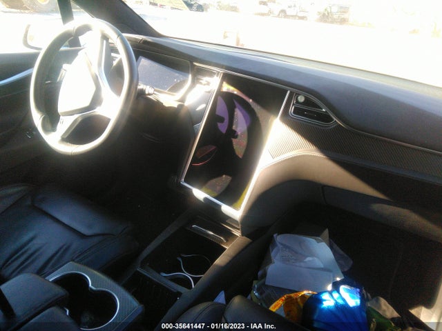 2017 Tesla Model X, VIN: 5YJXCDE27HF056831