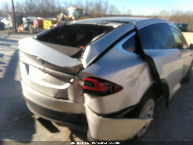 2017 Tesla Model X, VIN: 5YJXCDE27HF056831