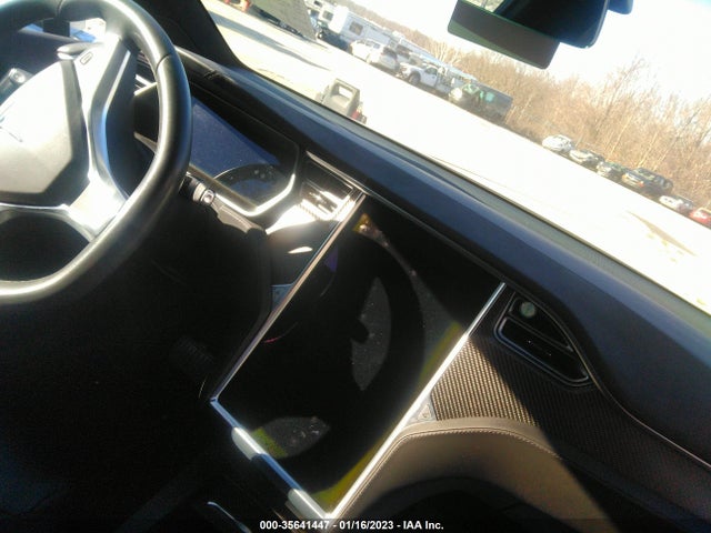2017 Tesla Model X, VIN: 5YJXCDE27HF056831